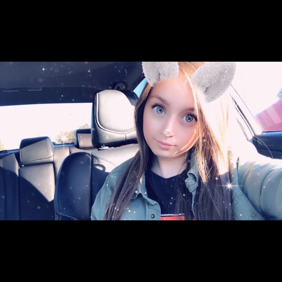 Meet your Posher, Adriana - Picture 1 of 2